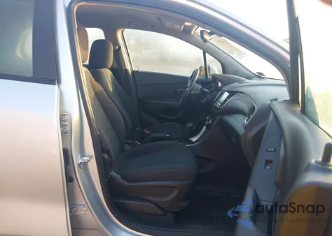 2017 Chevrolet Trax Ls z USA, uszkodzony, nr VIN KL7CJKSB8HB228409